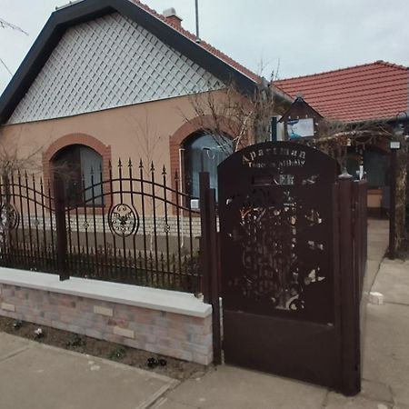 Bundik Vendeghaz Hotel Berettyoujfalu Exterior photo