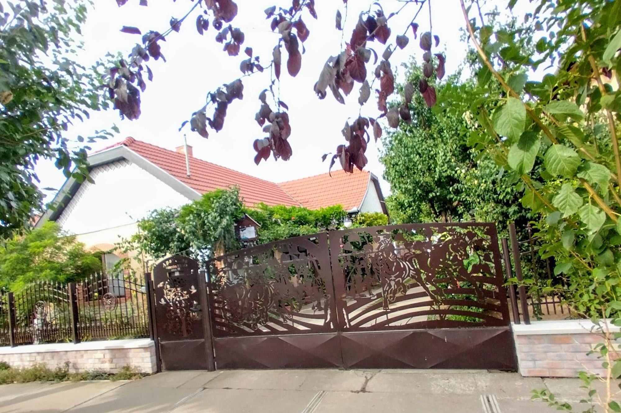 Bundik Vendeghaz Hotel Berettyoujfalu Exterior photo